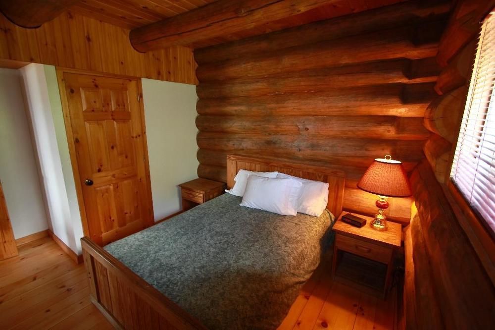 Wilderness Tours Rafting Resort Foresters Falls Екстер'єр фото