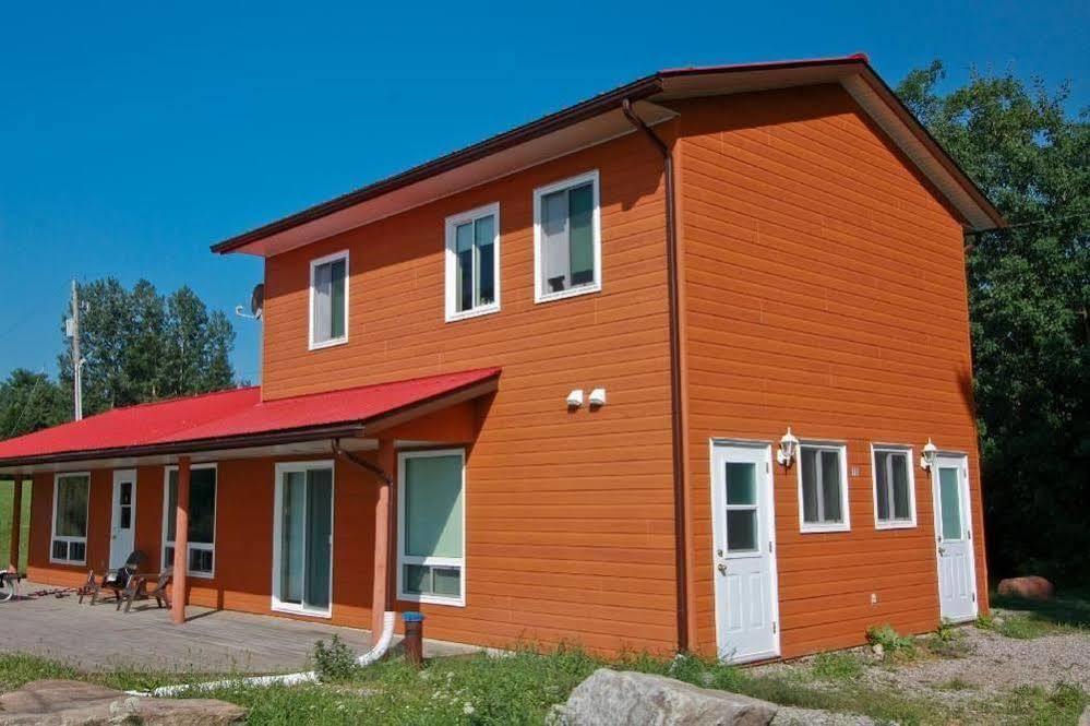 Wilderness Tours Rafting Resort Foresters Falls Екстер'єр фото